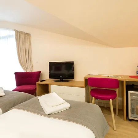 فندق Modry Golf *