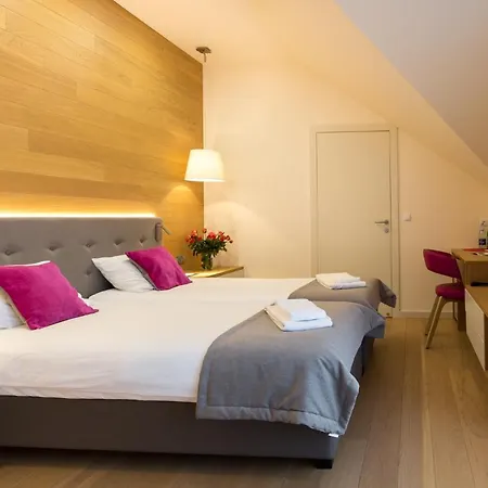 فندق Modry Golf *